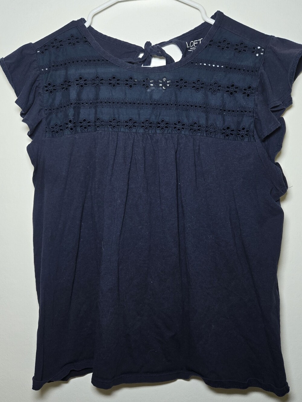 Womens Loft Size Large Flutter Sleeve Eyelet Lace Yoke Tie Back Blouse Navy Blue